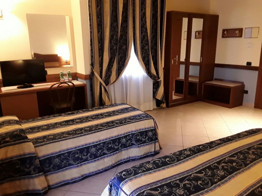 Hotel Ristorante La Piana Telese Exteriör bild